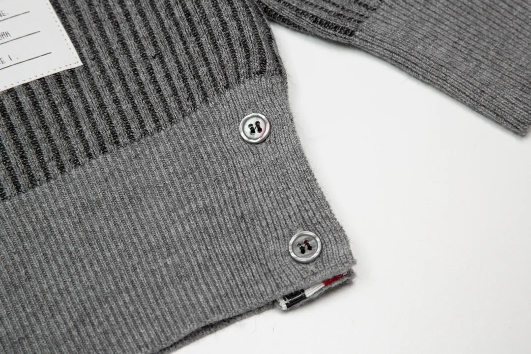 Thom Browne ➡️ ， Retro Same Style Versatile : Dark Gray Size：M-2XL